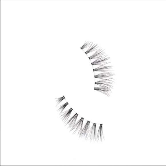 5/$25 M·A·C LASH / 81 CHARMER LASH - Picture 5 of 9